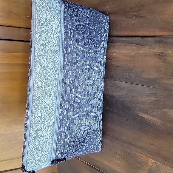 Maruca Clutch Pouch Bag - Picture 1 of 6